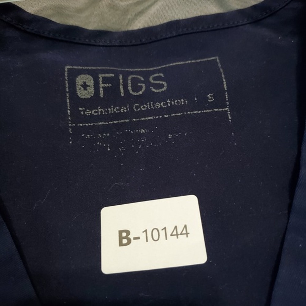 FIGS Women Scrub Top Small Blue V Neck Logo Technical Collection Pockets - Picture 8 of 9